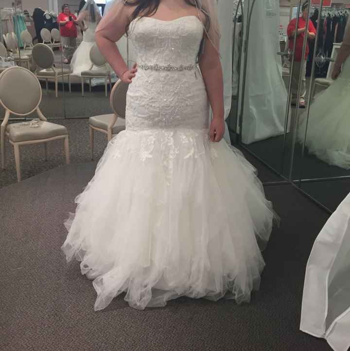 Having trouble accessorizing dress...did anyone do a belt AND a headpiece? Pics?
