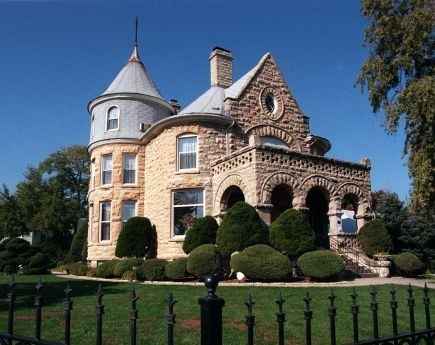 Large HOME in CHICAGO or surrounding suburbs
