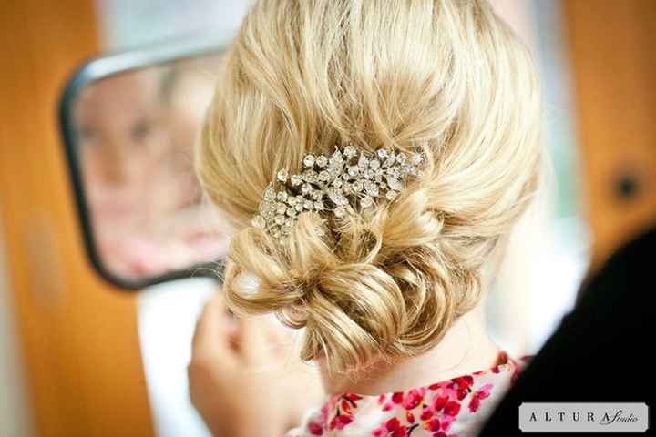 If your not wearing a veil what are you wearing in your hair?