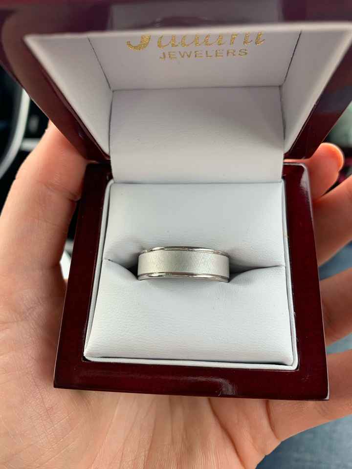Can i see the your Fh's wedding band? - 1