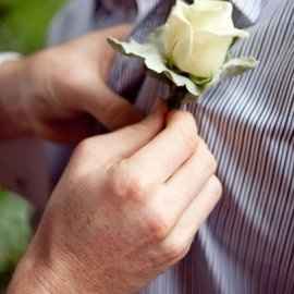 Boutonnieres without suits?!