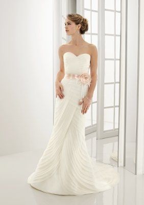 post your wedding  dress pic thanks.
