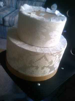 how best to neatly glue the fabric to my cardbox