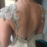 Can I wear rose gold jewelry with this dress?