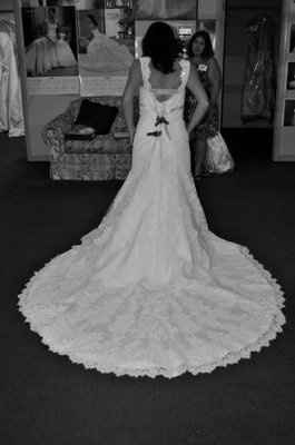 BRIDES...I want to see your DRESSES!!!~~~~