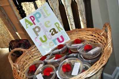 I have very thoughtful, crafty bridesmaids-- PICS of an awesome bridal shower