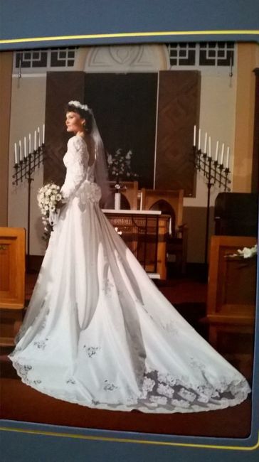 Has anyone's fiancé seen their wedding dress? 2
