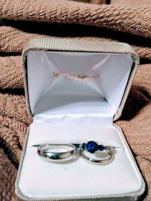 What color wedding band? - 1