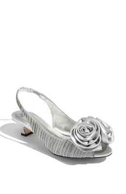 Need help finding shoes for my dress.....Pics!