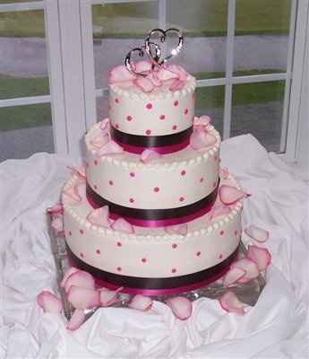 Show me your wedding cake.