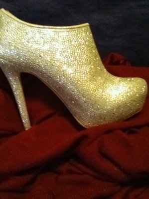 Take A Peek At My Bridal Shoe. (PIC)