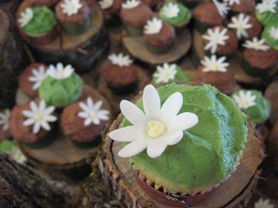 Show us those wedding cakes!!!