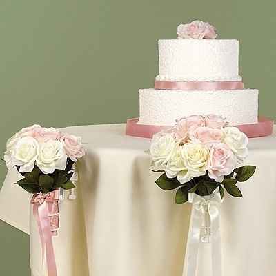 what are you using to hold your boquet at the head table?