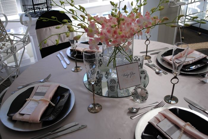 My invites dont match my theme, how can i make them match!