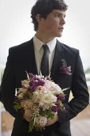 Discovered a new pet peeve - Groom's holding flowers