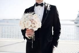 Discovered a new pet peeve - Groom's holding flowers