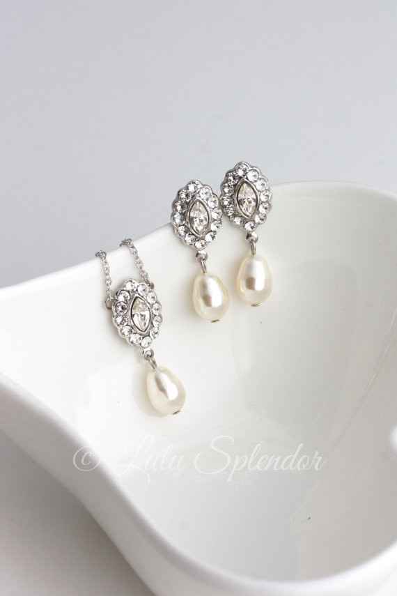 Accessories to go with wedding gown