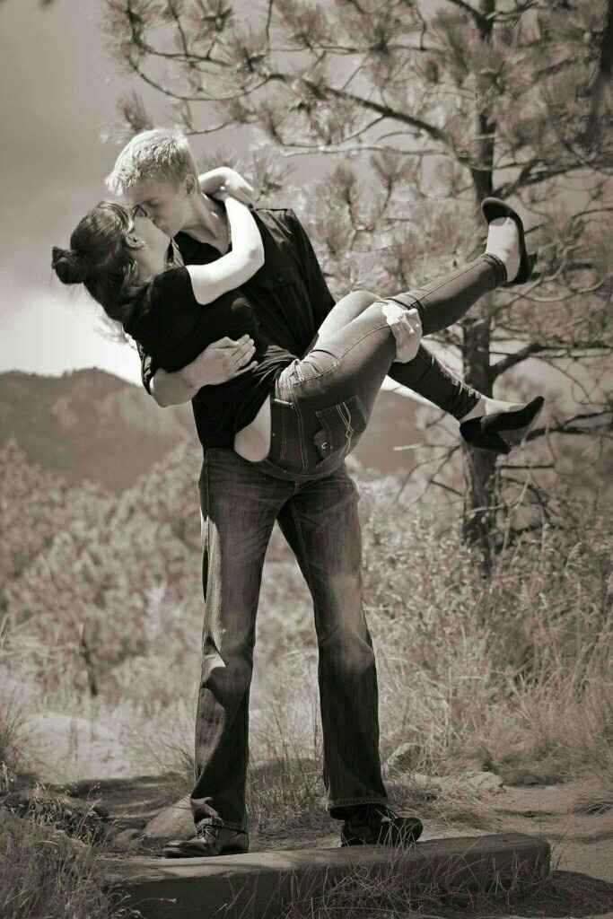 Engagement photo ideas for a tall-short couple