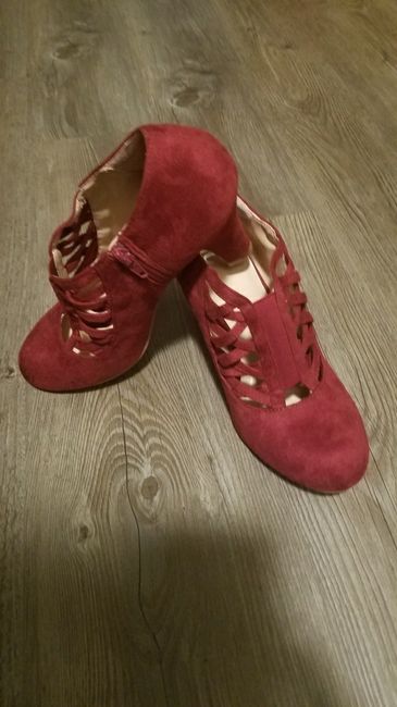 Shoes: White or Colorful? - 1