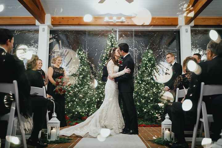 first kiss during ceremony