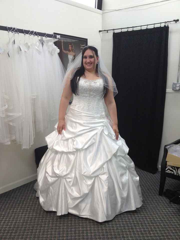 Plus sized brides - show off your dress!