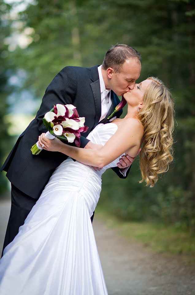 Back married, honeymooned and sneak peeks are in!!