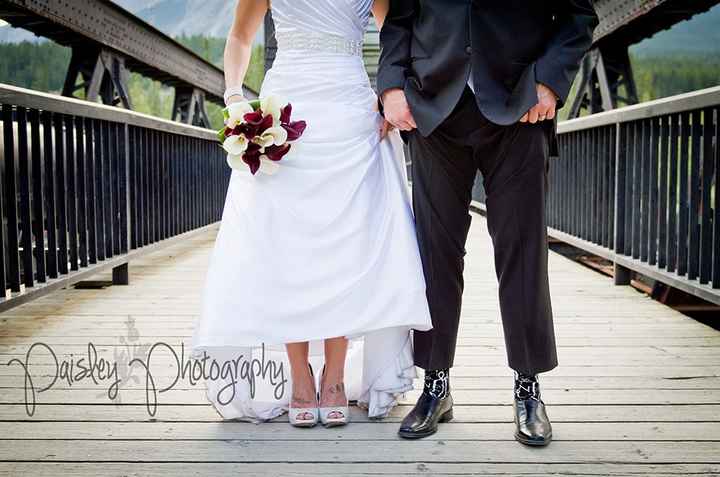 Back married, honeymooned and sneak peeks are in!!