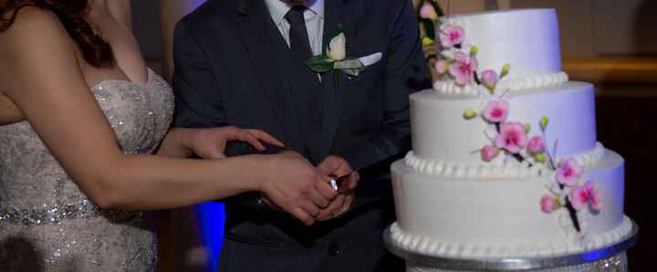 Cake pricing and size. - 1
