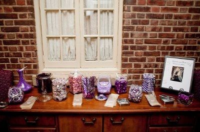 Is anyone doing a favor and candy buffet?