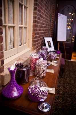 Is anyone doing a favor and candy buffet?