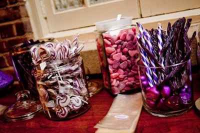 Is anyone doing a favor and candy buffet?