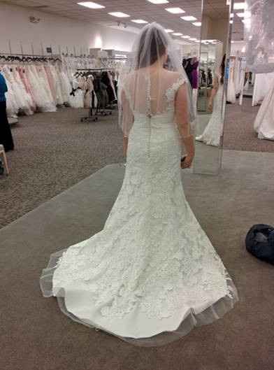 Short brides, show me your wedding dresses