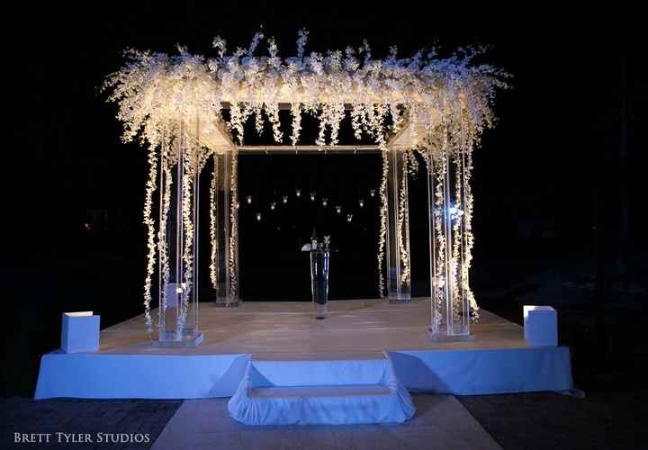 Let's talk ceremony decor !