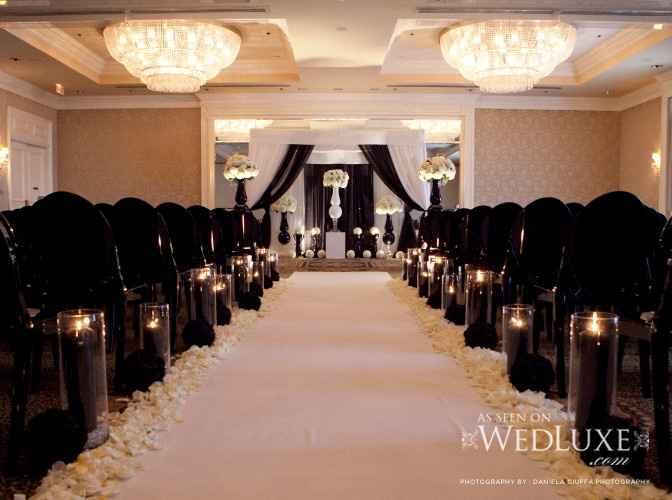 Let's talk ceremony decor !