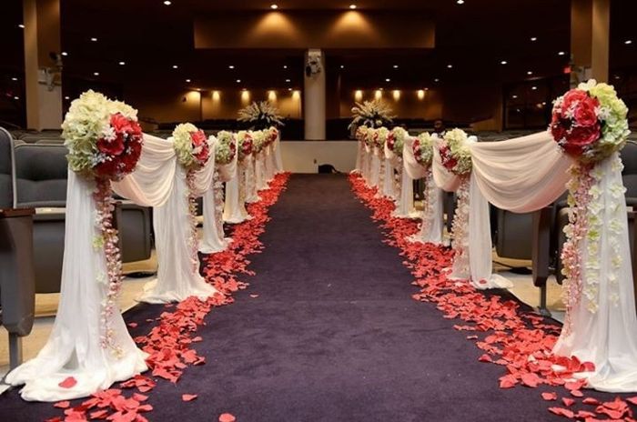 Let's talk ceremony decor !