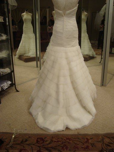 Show us your wedding dress!!!!!!