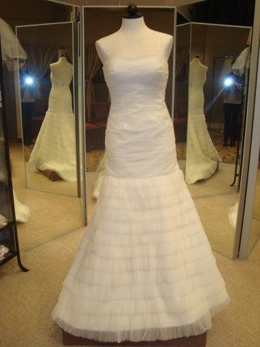 Show us your wedding dress!!!!!!