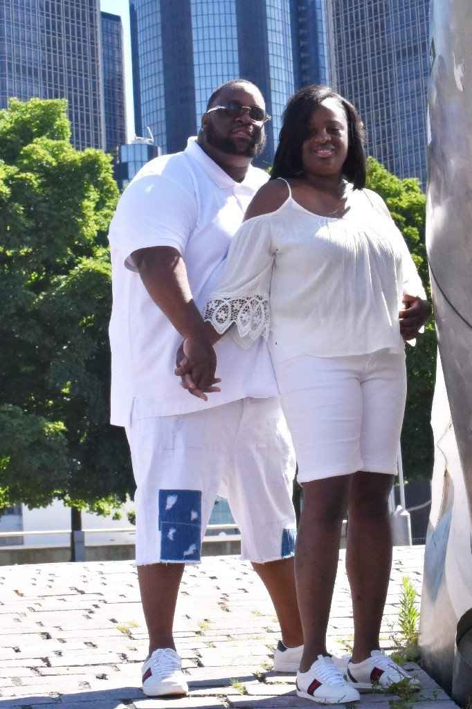 Engagement photo outfits - 3