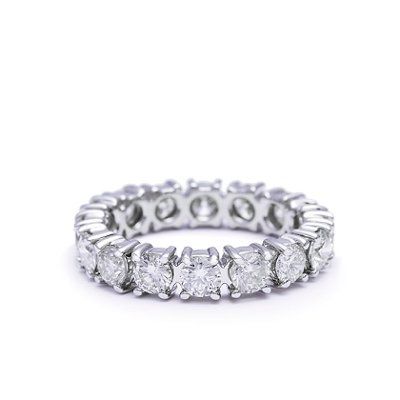Alright ladies! Let's see those gorgeous rings...