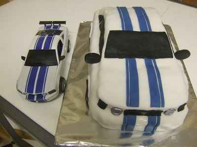 Whos having a Grooms cake?