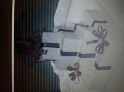 Show us those wedding cakes!!!