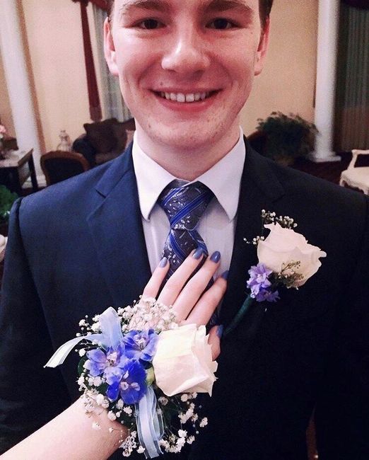 Who gets boutonnieres? 1