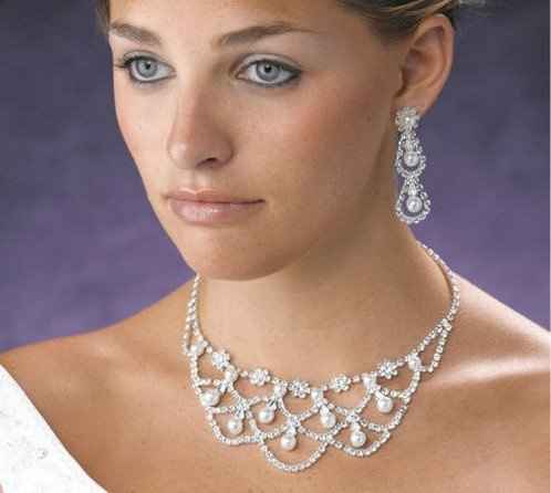 What jewelry should I wear with my dress??