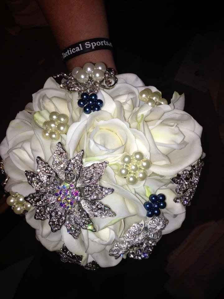 Brooch bouquet