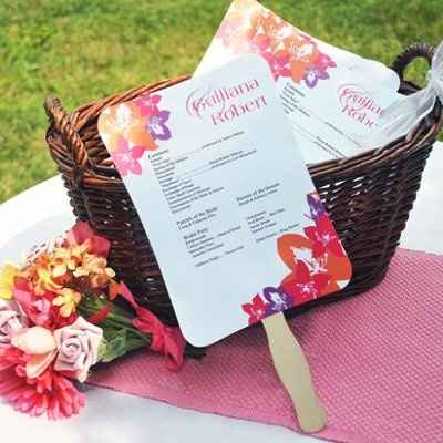 Are place cards and wedding programs really necessary ?