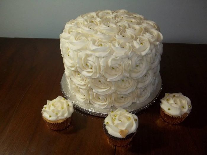 How will your wedding cake look like???? Do you have pictures????