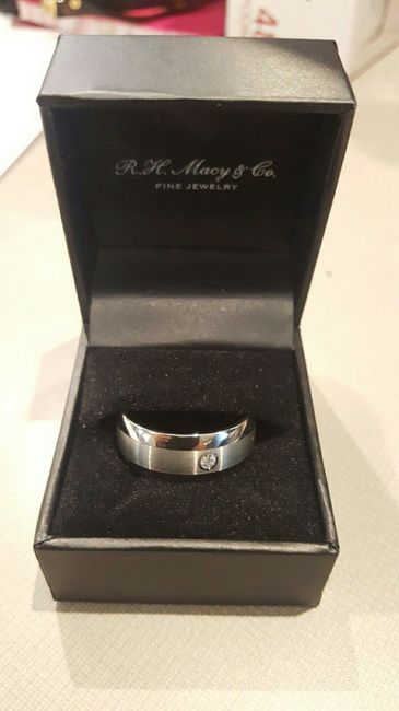 Is there any online websites that offer mens cheap wedding bands?