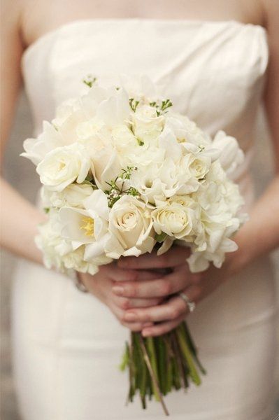 What type of jewlery/wedding bouqet should I wear with my wedding dress?