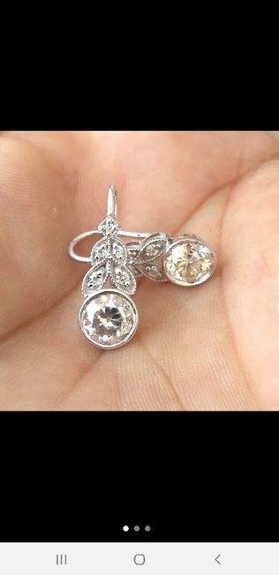 What are your wedding accessories? - 3