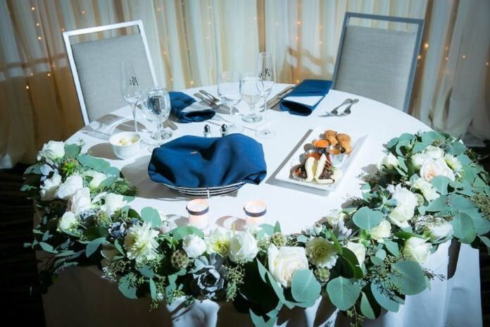Sweetheart table decor- show me yours!